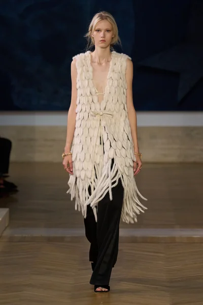 Look 27